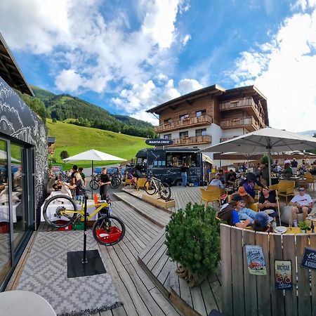 Skill Mountain Lodge - Ski Und Bike Hostel Im Sommer Mit Joker Card ซาลบาคฮินเทอร์เกลมม์ ภายนอก รูปภาพ