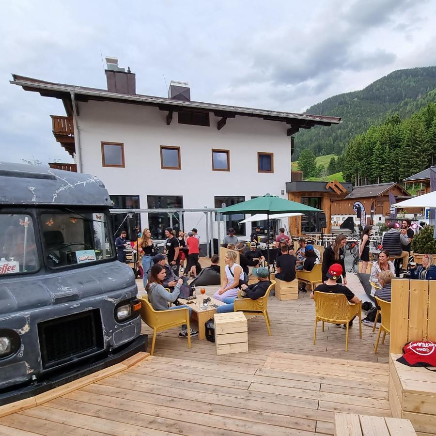 Skill Mountain Lodge - Ski Und Bike Hostel Im Sommer Mit Joker Card ซาลบาคฮินเทอร์เกลมม์ ภายนอก รูปภาพ
