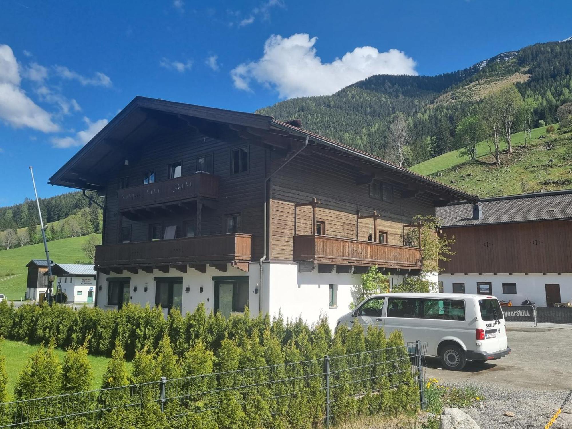 Skill Mountain Lodge - Ski Und Bike Hostel Im Sommer Mit Joker Card ซาลบาคฮินเทอร์เกลมม์ ภายนอก รูปภาพ