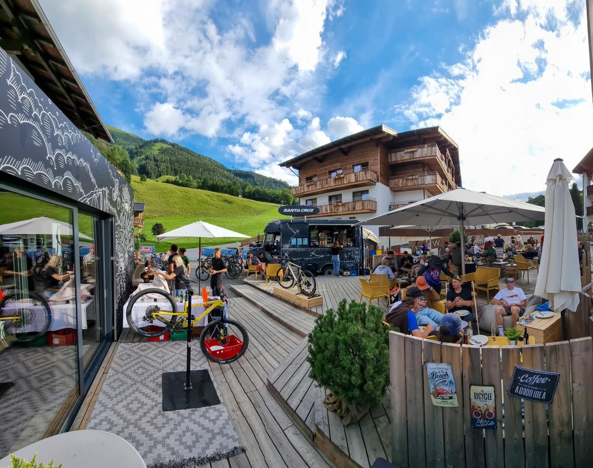 Skill Mountain Lodge - Ski Und Bike Hostel Im Sommer Mit Joker Card ซาลบาคฮินเทอร์เกลมม์ ภายนอก รูปภาพ